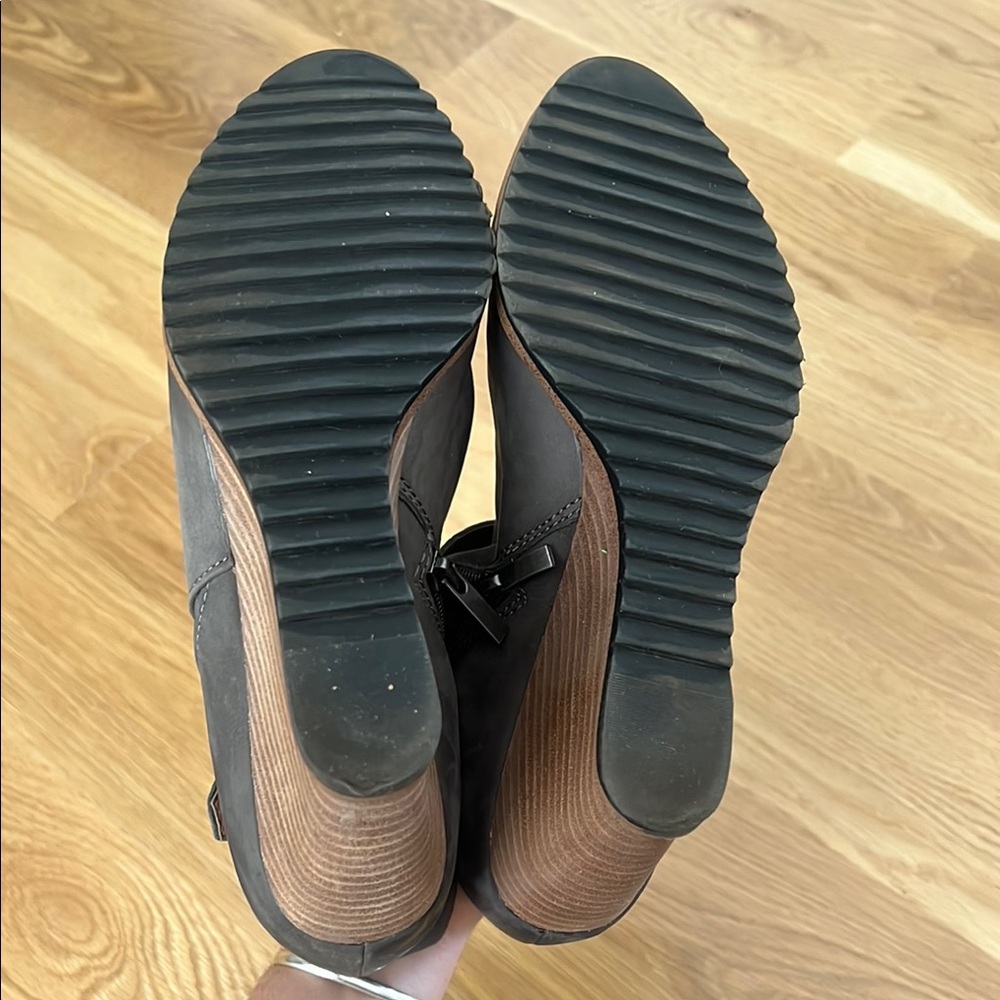 Women's Gray Wedge Ankle Boots 9.5 - Picture 4 of 7